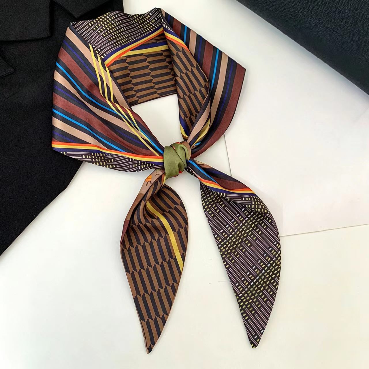 Foulard di lusso in seta satin - Ascot Neck Scarf recensione e prezzo