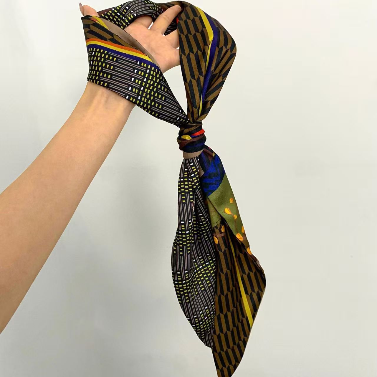 Foulard di lusso in seta satin - Ascot Neck Scarf recensione e prezzo